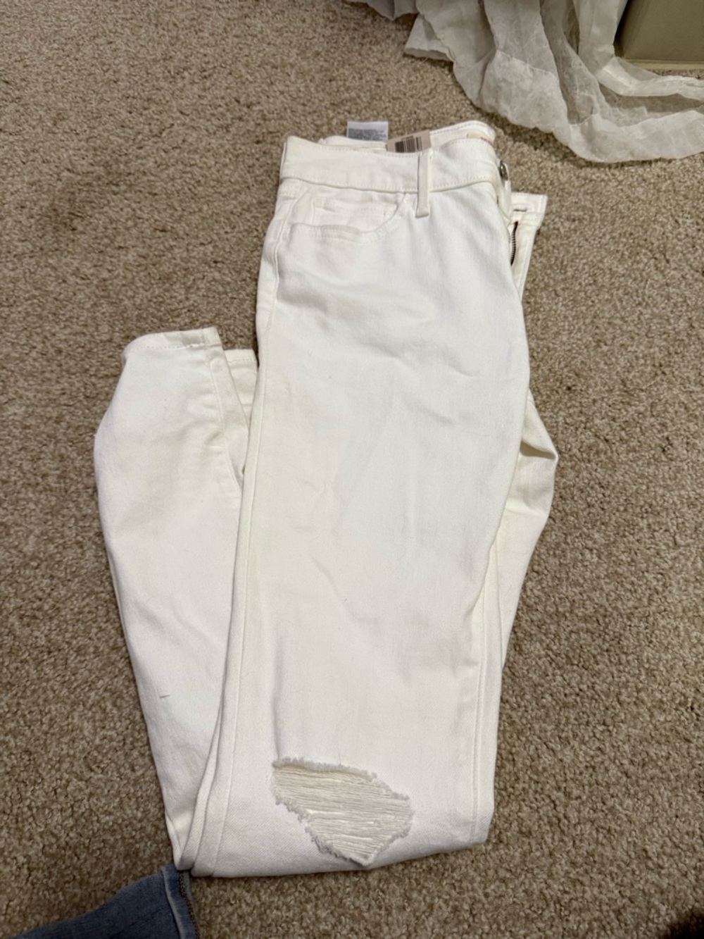 Levi's White Women's Skinny Jeans with Knee Distress